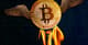 Bitcoin zbliża się 57 tys. USD