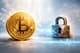Złoty bitcoin obok metalowej kłódki symbolizujący bezpieczeństwo kryptowalut i zagrożenia kwantowe